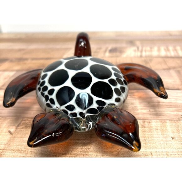 BEAUTIFUL TWO'S COMPANY TURTLE ART GLASS PAPER WEIGHT WITH SPOTTED BACK - Picture 3 of 4